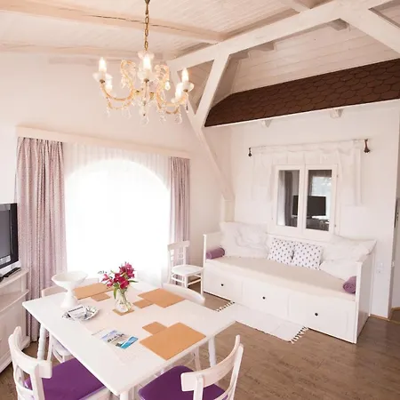 Bacchus - Borbarlang, Badacsony Apartmán *