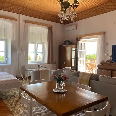 Bacchus - Borbarlang, Badacsony Apartmán