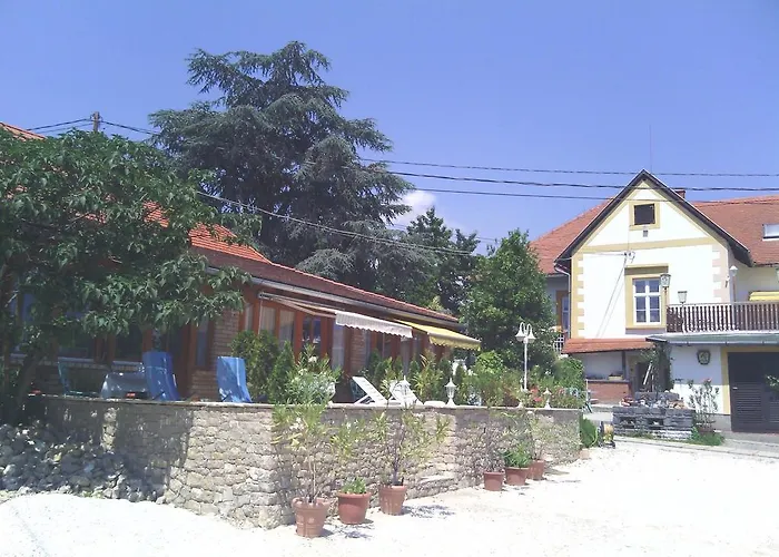 Bacchus - Borbarlang, Badacsony Апартаменты Бадачоньтомай