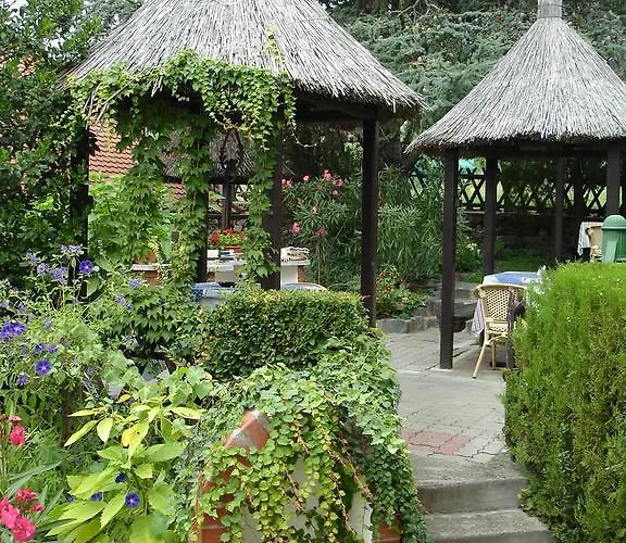 Bacchus - Borbarlang, Badacsony Апартаменты